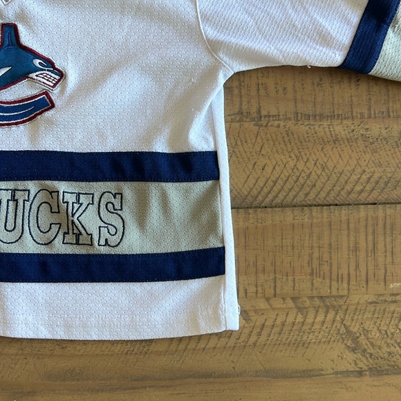 Vancouver Canucks Jersey - Child 24 Months - Picture 4 of 15